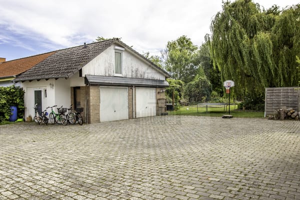 –RESERVIERT–CHARMANTES EINFAMILIENHAUS MIT GROSSEM GRUNDSTÜCK IN CELLE – IDYLLISCH WOHNEN AUF CA. 1.284 m2 GRUNDSTÜCK