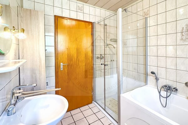 Einfamilienhaus mit viel Platz und großem Grundstück in Celle Groß Hehlen