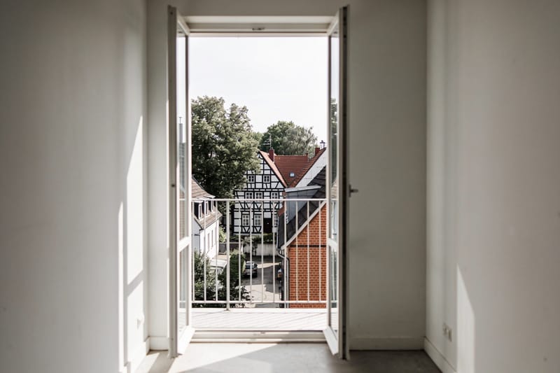 Wohnzimmer einer Eigentumswohnung mit Tageslicht