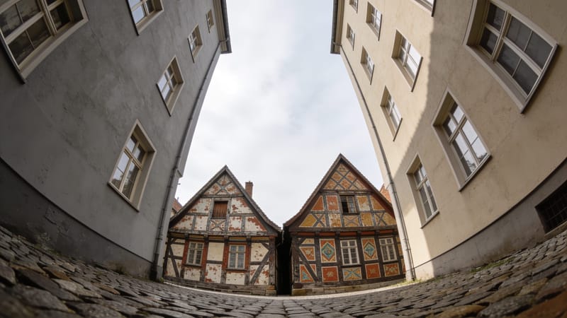 Altstadtgasse mit Fachwerkgiebeln