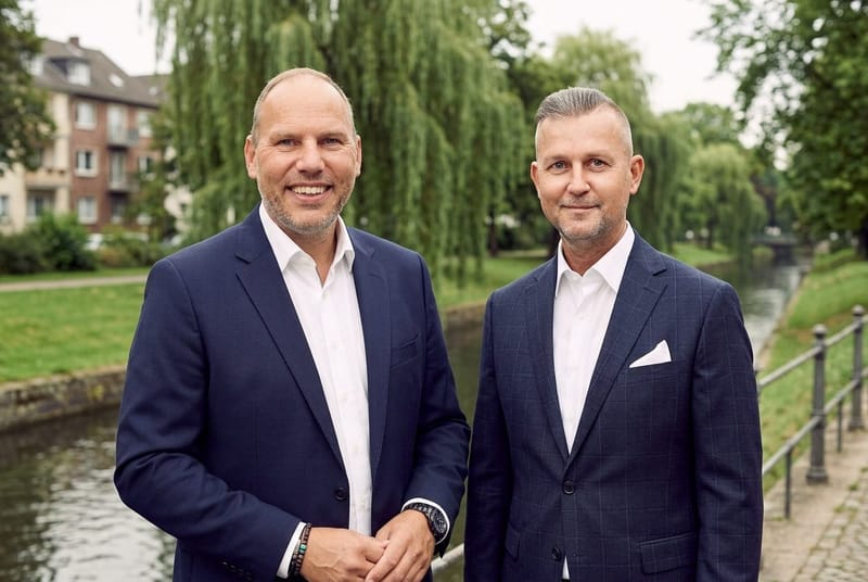 Oliver Martin und Henri Ehmke von City Immobilienmakler als Team vor Ort