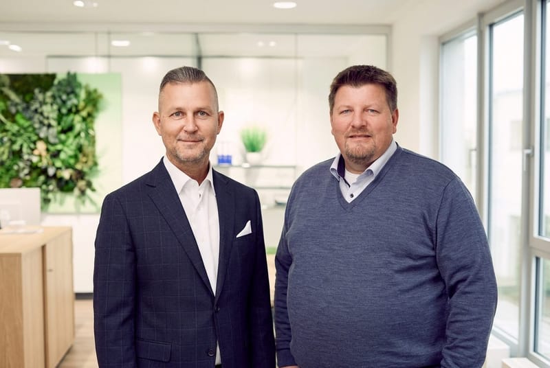 Henri Ehmke und Markus Meyer von City Immobilienmakler als Team vor Ort