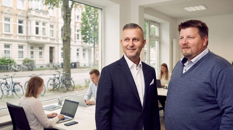 Henri Ehmke und Markus Meyer von City Immobilienmakler vor Ort