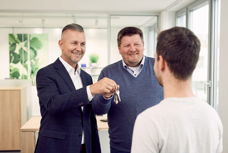 Henri Ehmke und Markus Meyer von City Immobilienmakler vor Ort