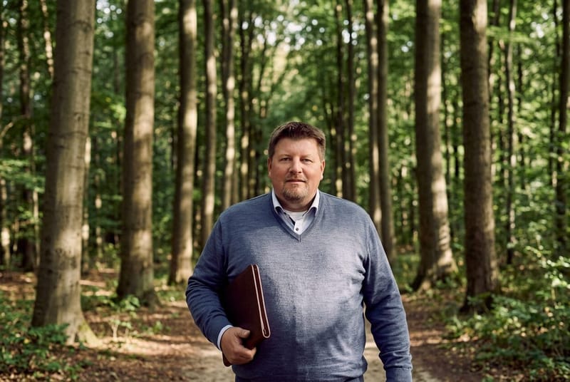 Markus Meyer von City Immobilienmakler unterwegs im Stadtgebiet