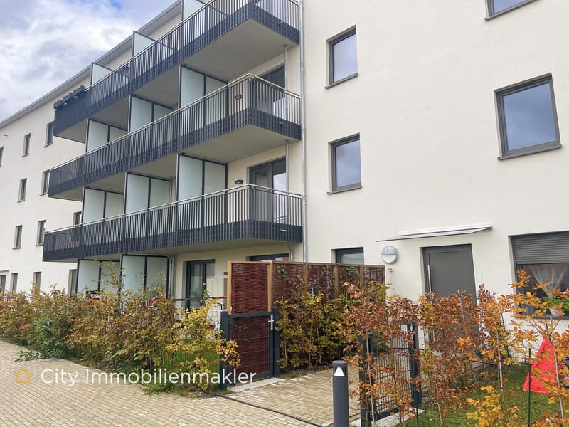 Moderne 2-Zi.-Neubauwohnung mit Balkon, Tiefgaragenstellplatz & Fahrstuhl – barrierefrei